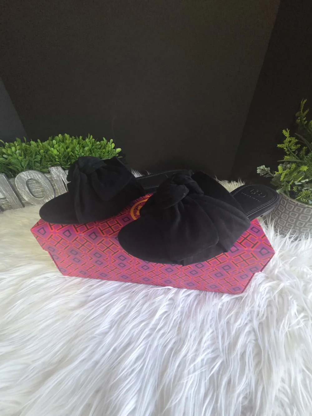 Tory Burch Annabelle Black Suede Bow Slide Sandals. Size 7